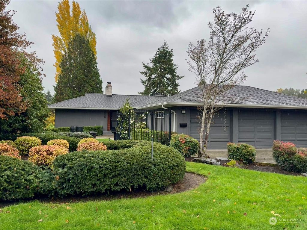 Photo of 5530 Coniston Road NE, Seattle, WA 98105 (MLS # 2307448)