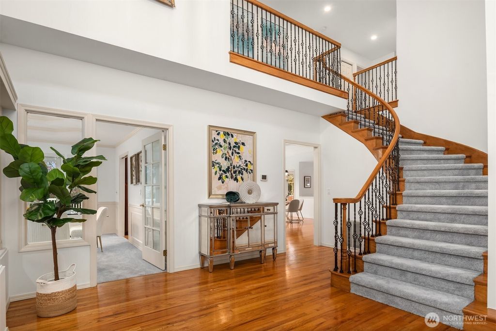 Photo of 8550 NE 28th Street, Hunts Point, WA 98004 (MLS # 2482149)