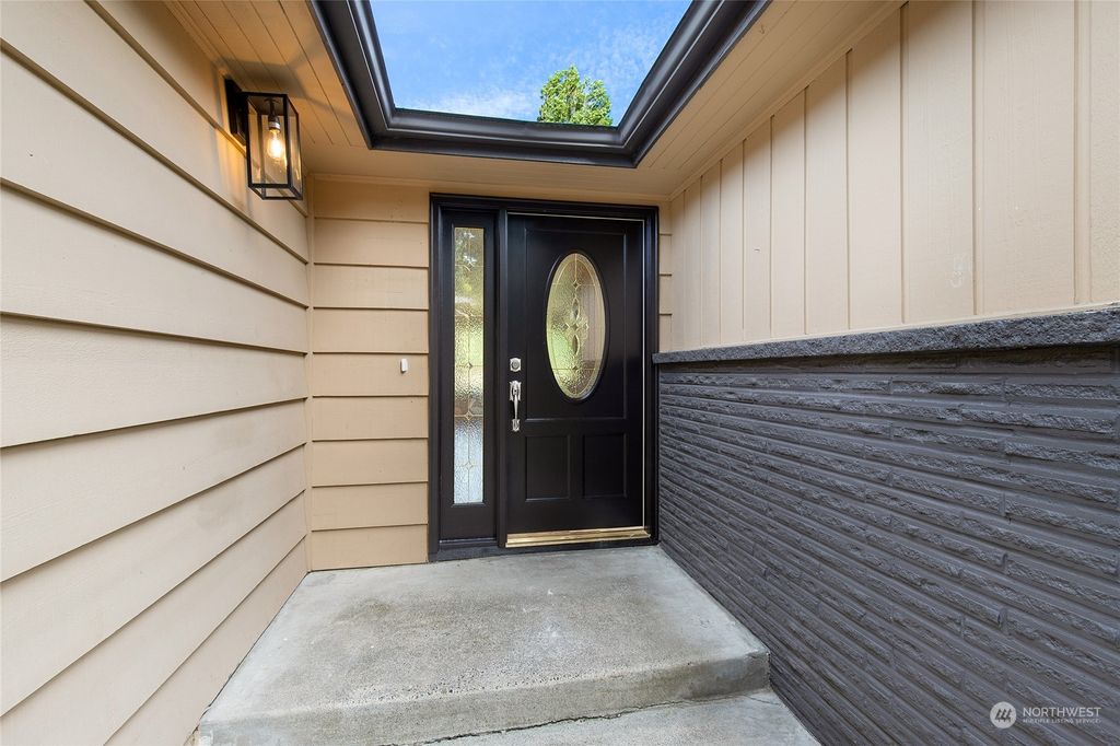 Photo of 15532 11th Avenue NE, Shoreline, WA 98155 (MLS # 2268822)