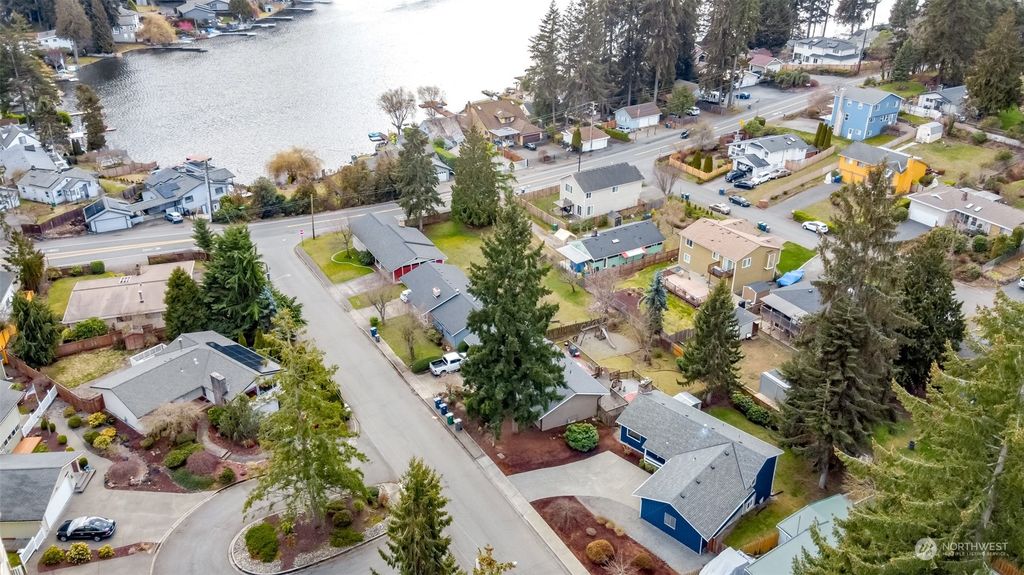 Photo of 30229 27th Avenue S, Federal Way, WA 98003 (MLS # 2040838)