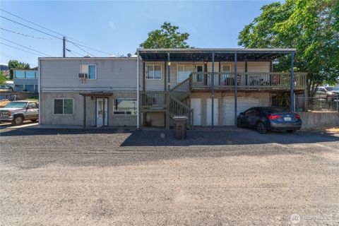 Photo of 103 Seaton Avenue, Grand Coulee, WA 99133 (MLS # 2417877)