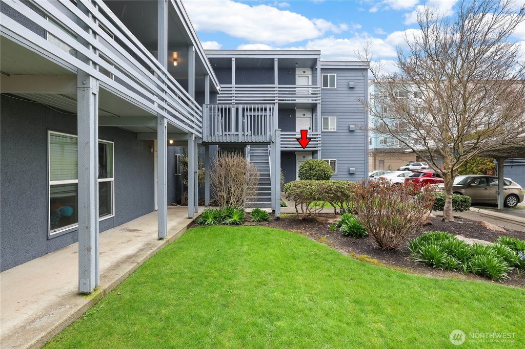 Photo of 22612 6th Avenue S #15, Des Moines, WA 98198 (MLS # 2489048)