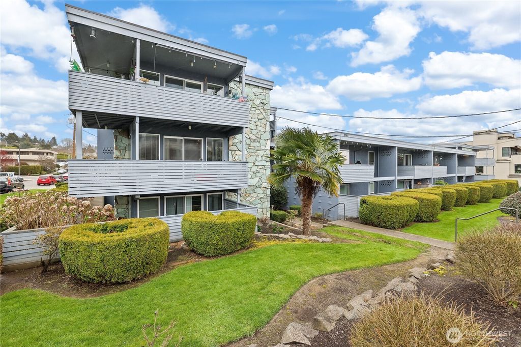 Photo of 22612 6th Avenue S #15, Des Moines, WA 98198 (MLS # 2489048)