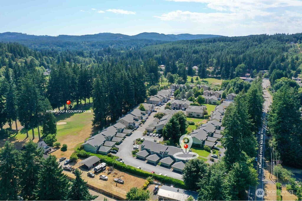 3943 NW Fairway Lane