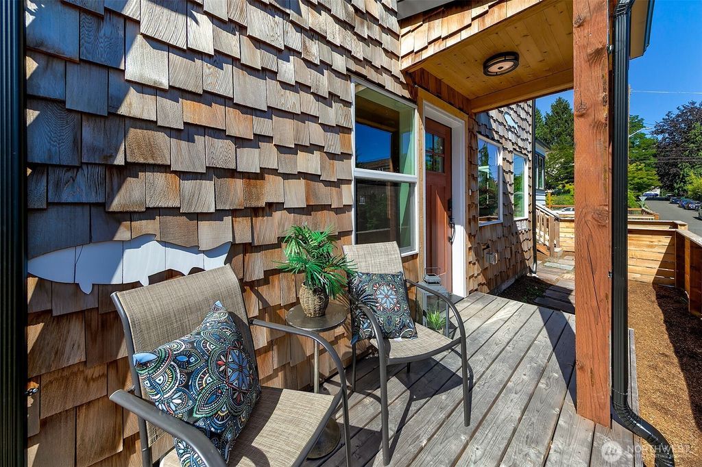 Photo of 330 NE Elk Place, Seattle, WA 98115 (MLS # 2544193)