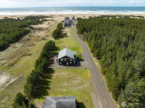 Photo of 219 NW 19th Street, Long Beach, WA 98631 (MLS # 2353144)