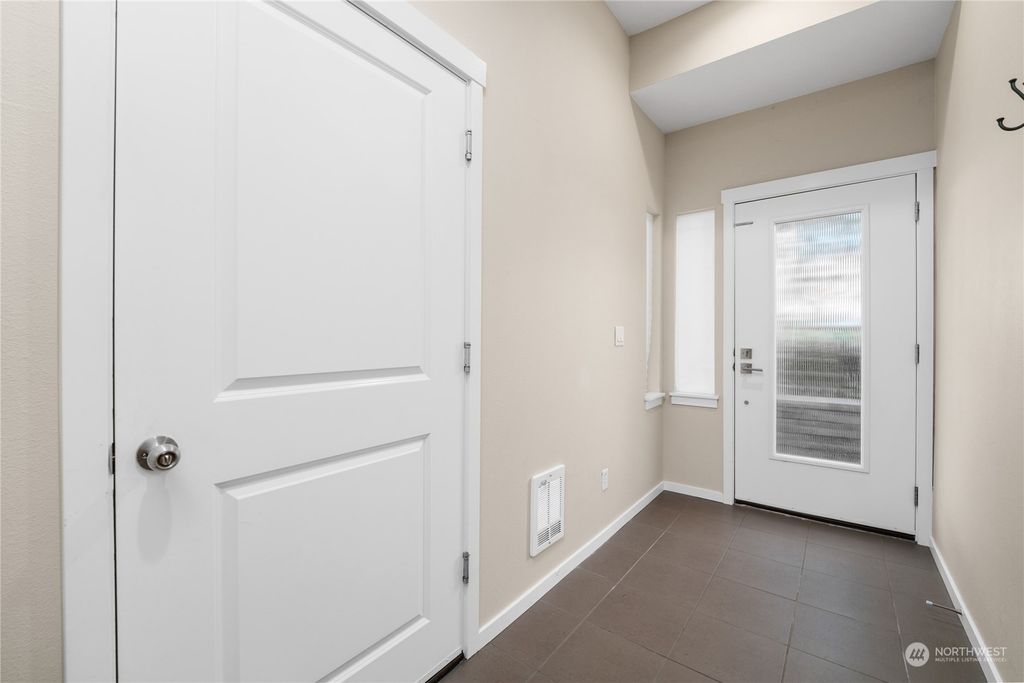 Photo of 139 Cougar Ridge Road NW, Issaquah, WA 98027 (MLS # 2136624)