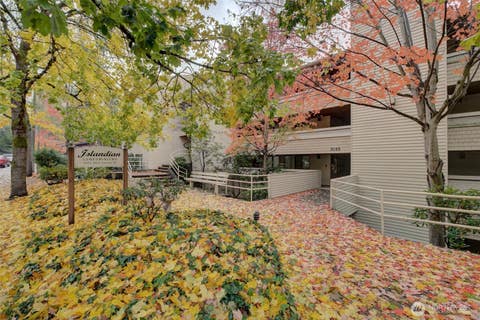 Photo of 3055 80th Avenue SE #106, Mercer Island, WA 98040 (MLS # 2559883)