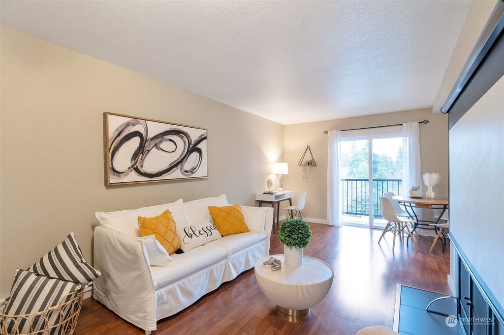 Photo of 840 NE 125th St St #308, Seattle, WA 98125 (MLS # 2204301)