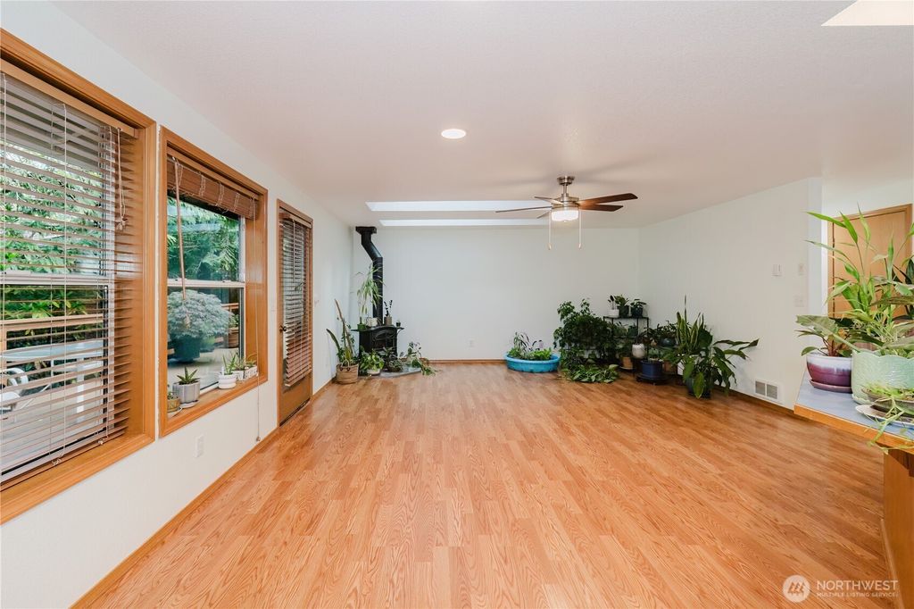 Photo of 566 E Pointes Drive W, Shelton, WA 98584 (MLS # 2524713)