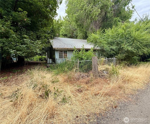 Photo of 317 W Commercial Street, Dayton, WA 99328 (MLS # 2546571)
