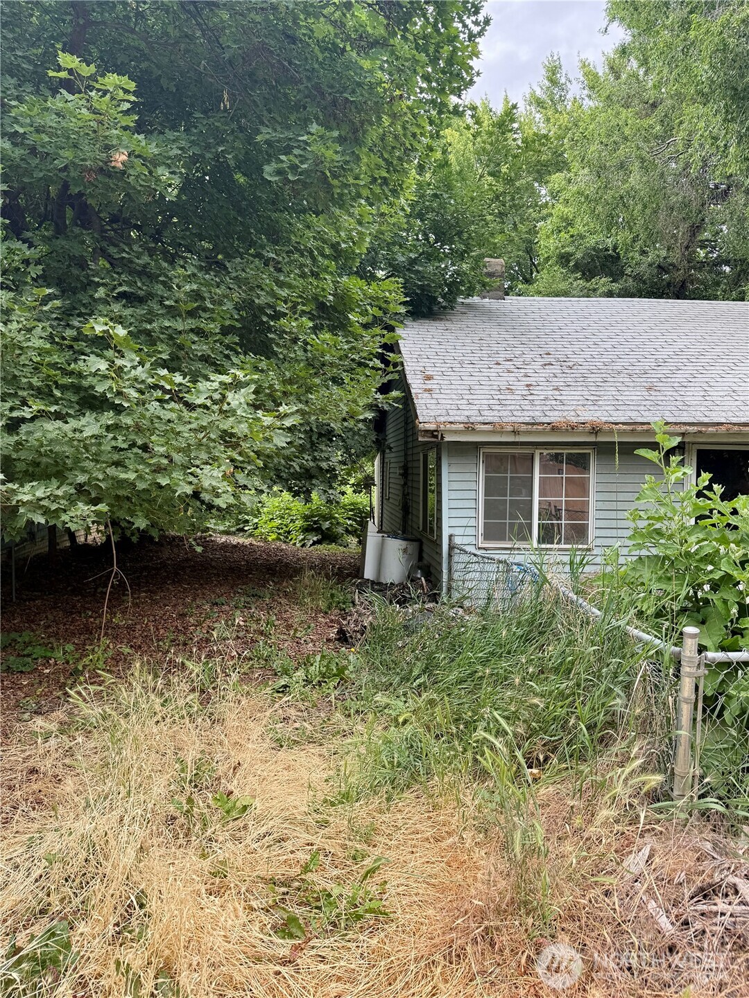 317 W Commercial Street