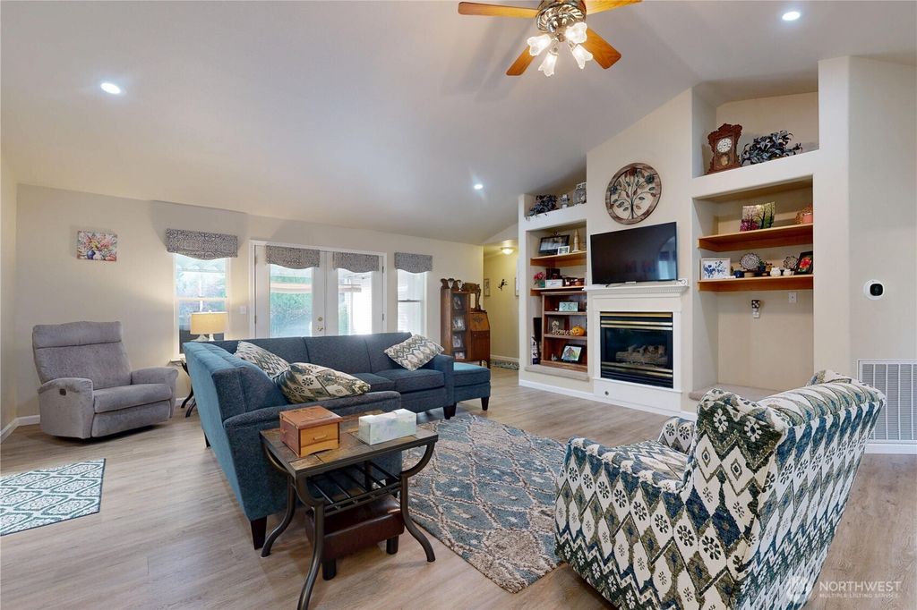 Photo of 522 SE Mockingbird Drive, College Place, WA 99324 (MLS # 2447924)