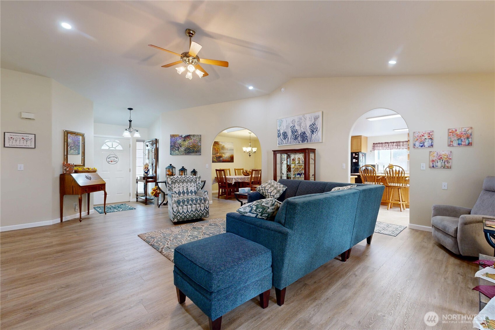 522 SE Mockingbird Drive
