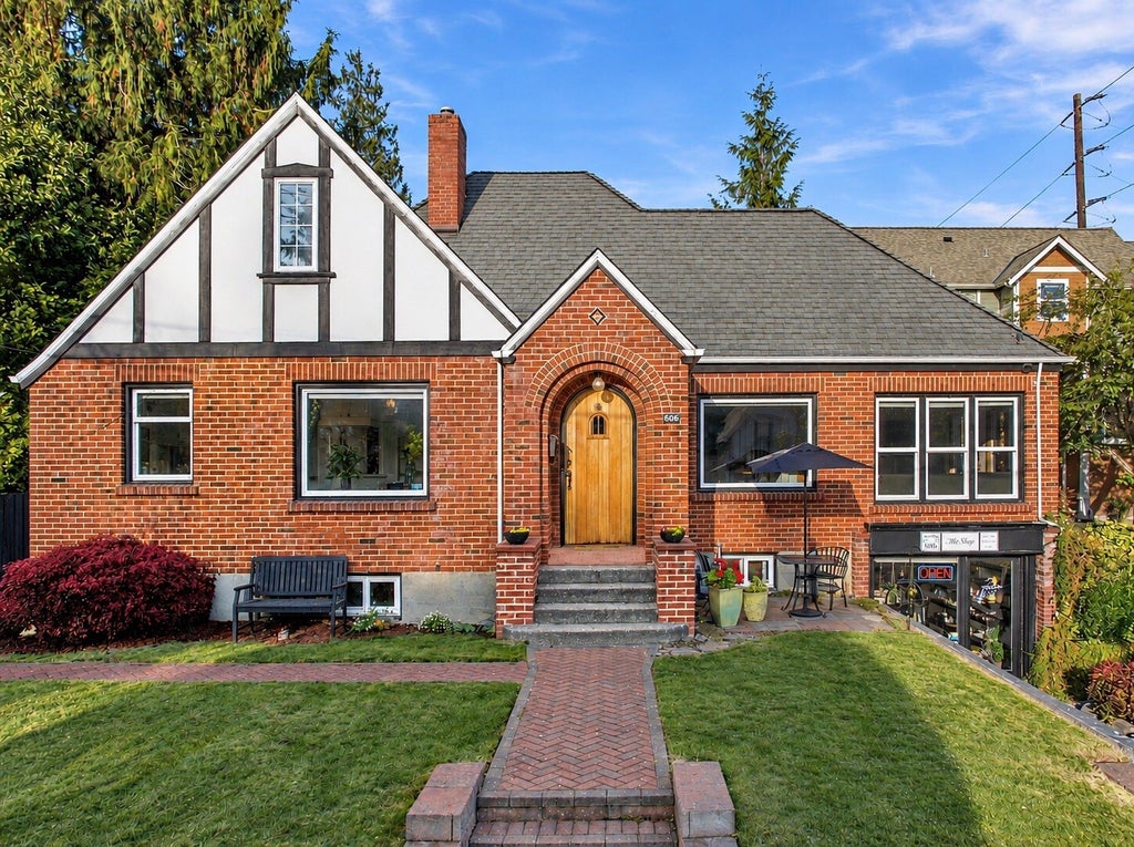 Photo of 606 First Street, Snohomish, WA 98290 (MLS # 2597521)