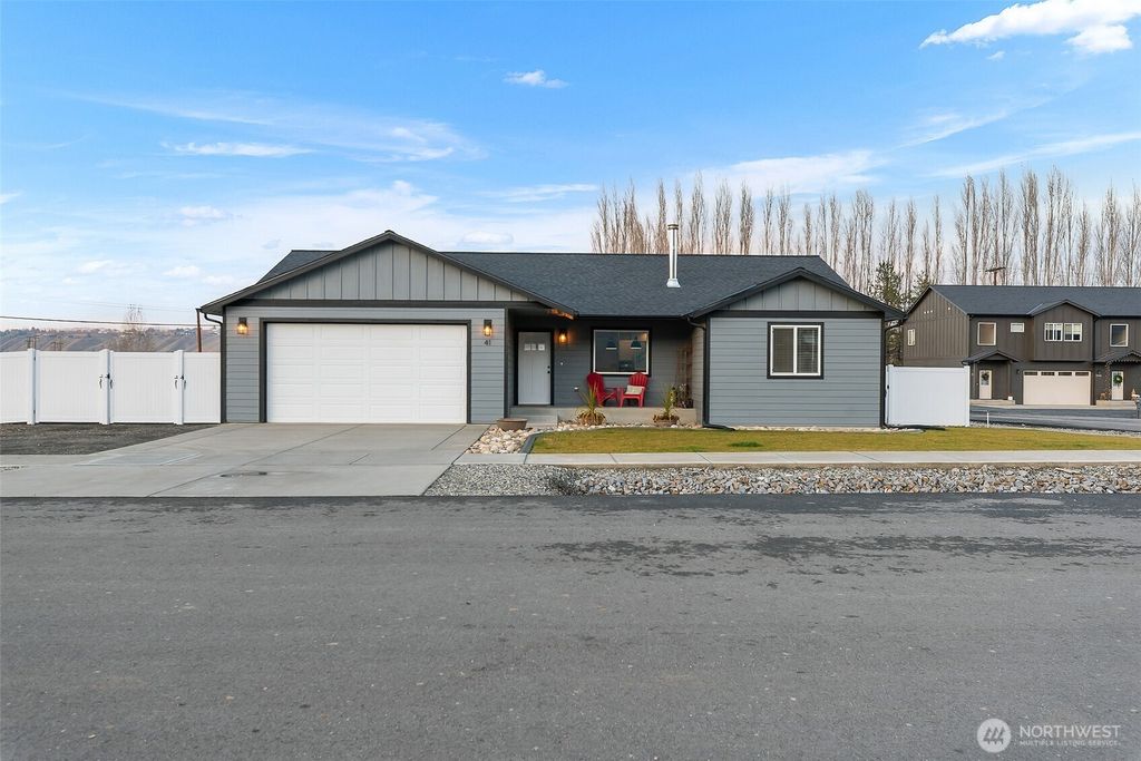 Photo of 41 Benjamin Place, Malaga, WA 98828 (MLS # 2464707)