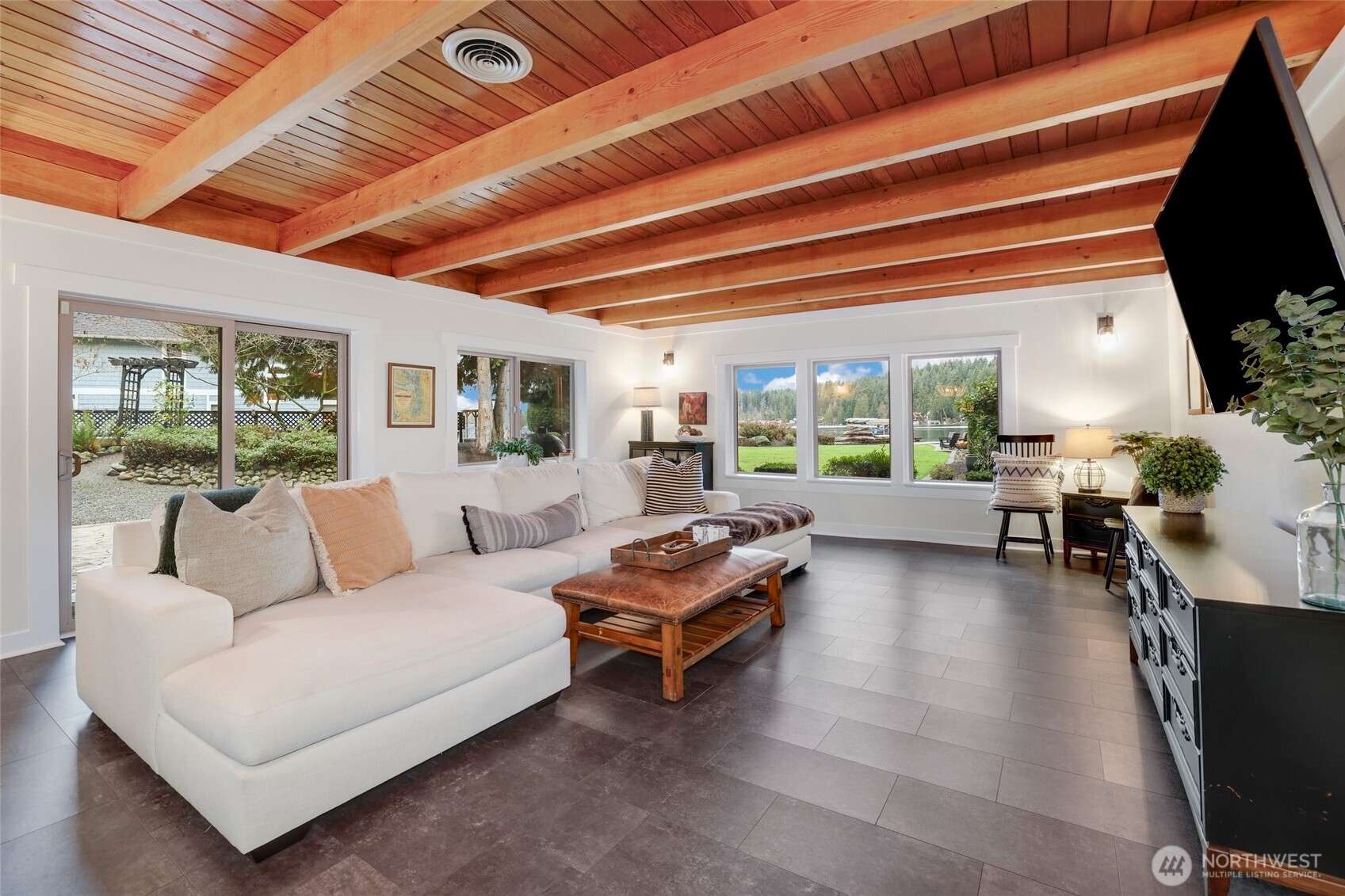 12528 Clear Lake North Road E