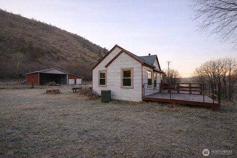 Photo of 147 Bramlett Road, Waitsburg, WA 99361 (MLS # 2468498)