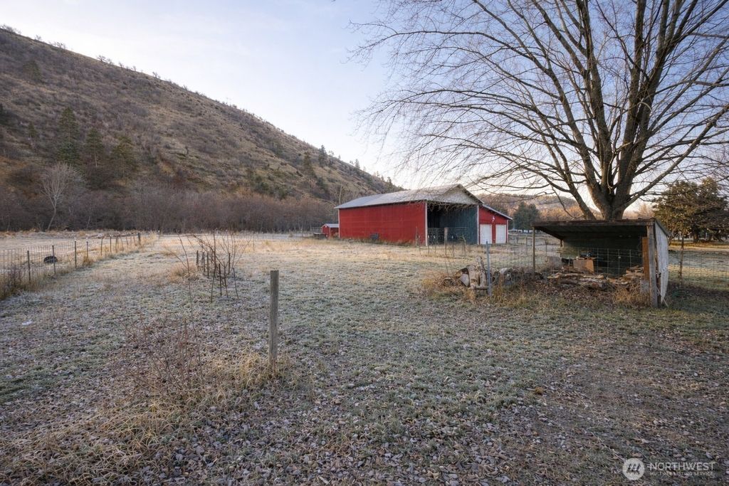 Photo of 147 Bramlett Road, Waitsburg, WA 99361 (MLS # 2468498)