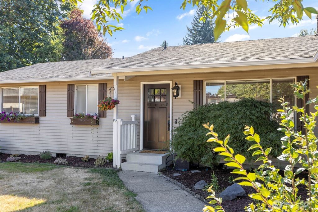 Photo of 14321 SE 258th Place, Kent, WA 98042 (MLS # 2413352)