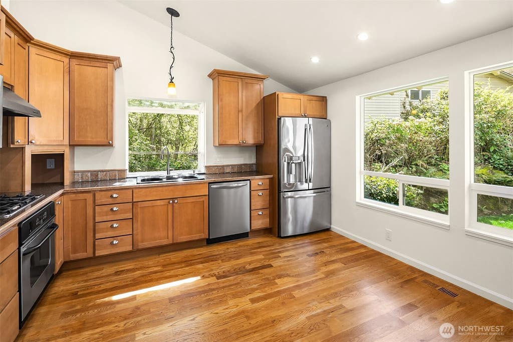 Photo of 14236 95th Avenue NE, Kirkland, WA 98034 (MLS # 2567734)