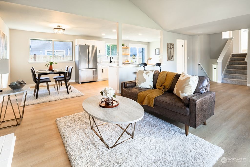 Photo of 17204 109th Place SE, Renton, WA 98055 (MLS # 2198486)