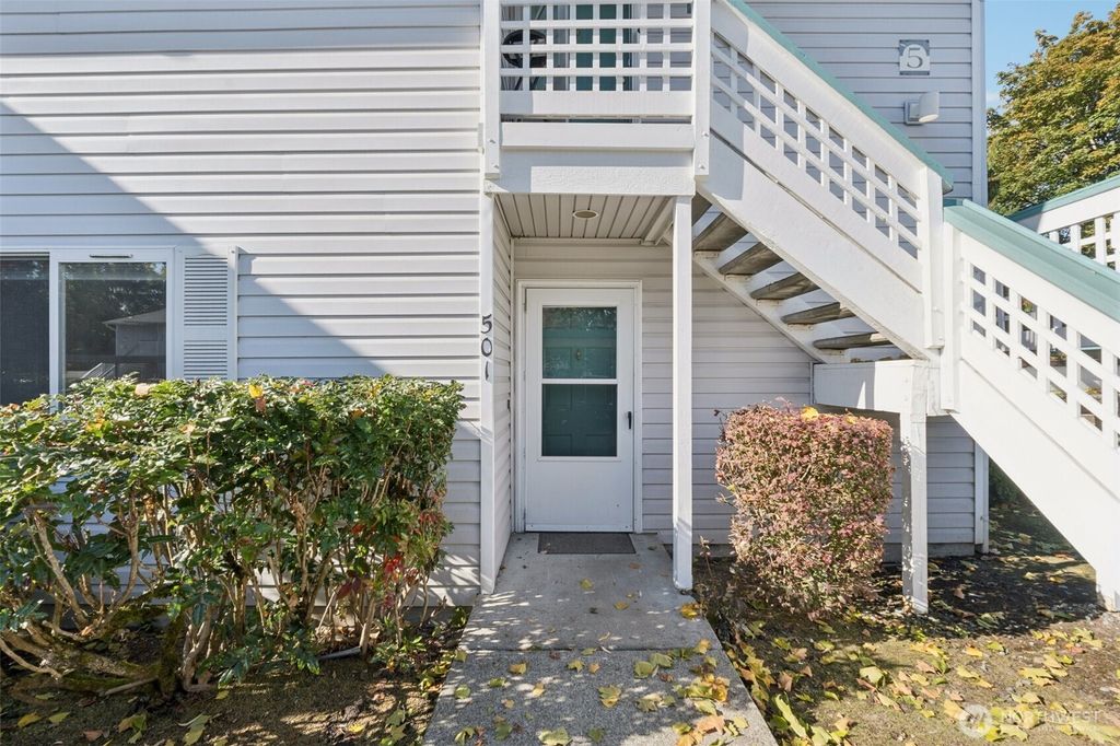 Photo of 1101 37th Street SE #501, Auburn, WA 98002 (MLS # 2447033)