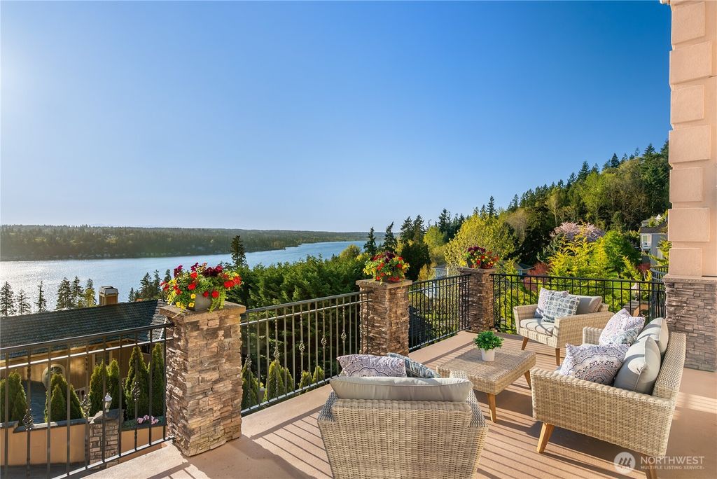 Photo of 20619 NE 16th Street, Sammamish, WA 98074 (MLS # 2457541)