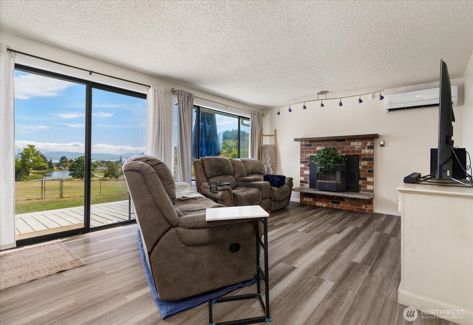 699 Maplewood Loop