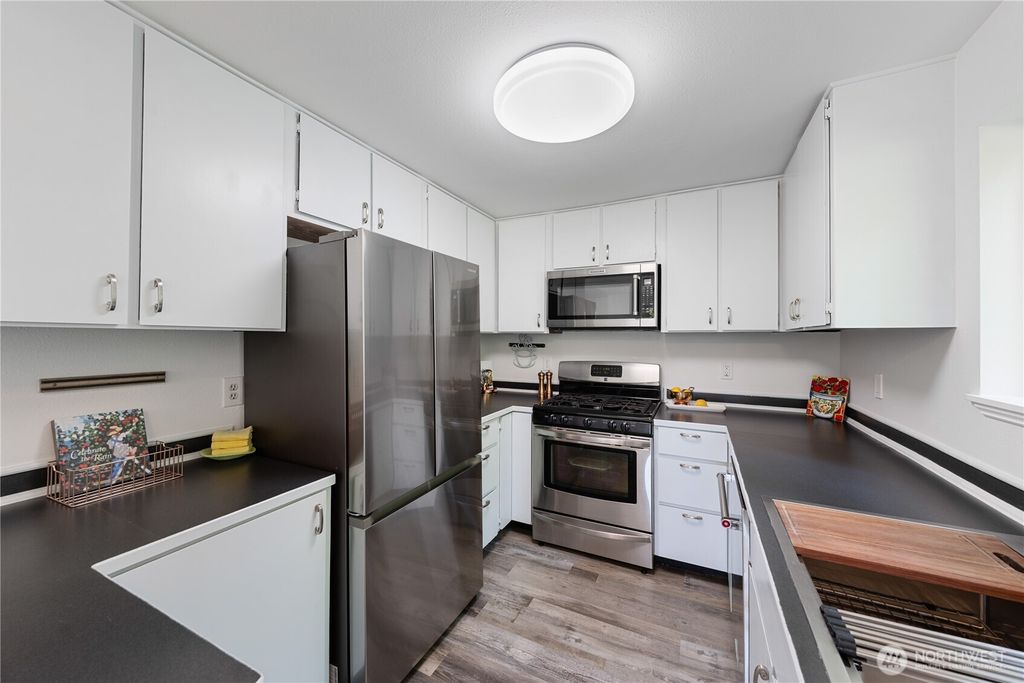 listing image 9368564552277136223