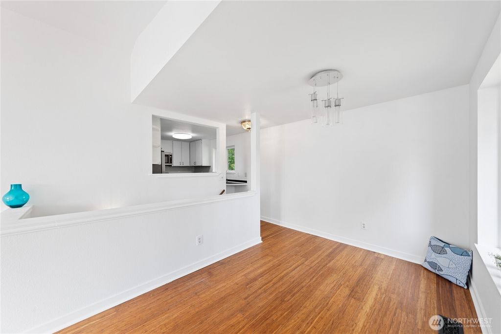 listing image 9365517525318363529