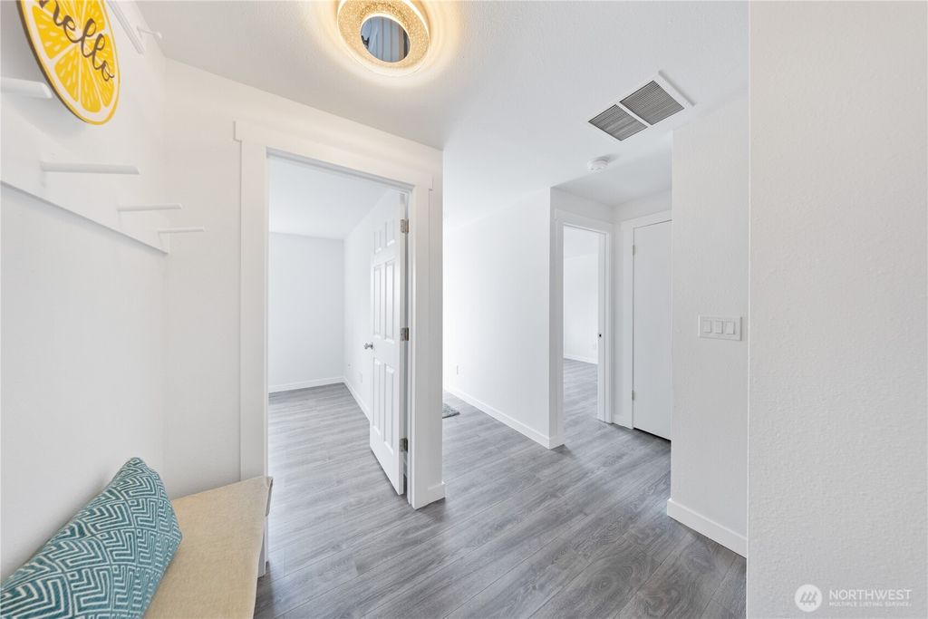 listing image 9361620446075127375