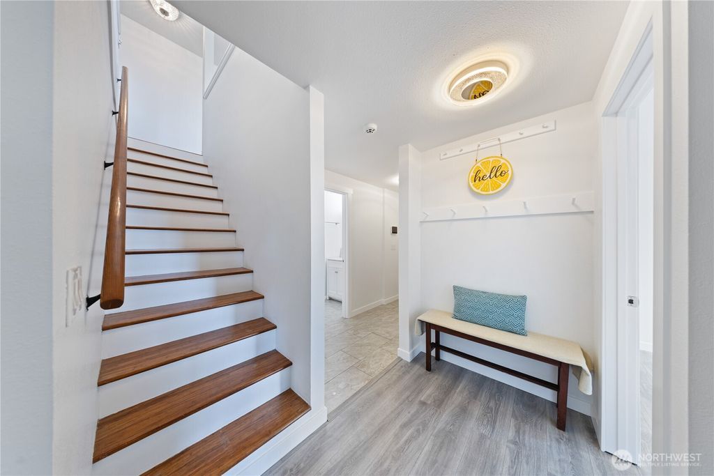listing image 9367296926071261643