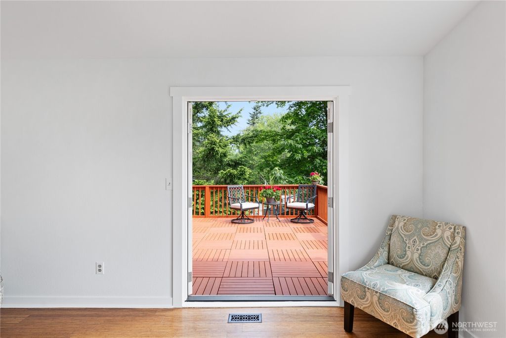 listing image 9367893678872650996