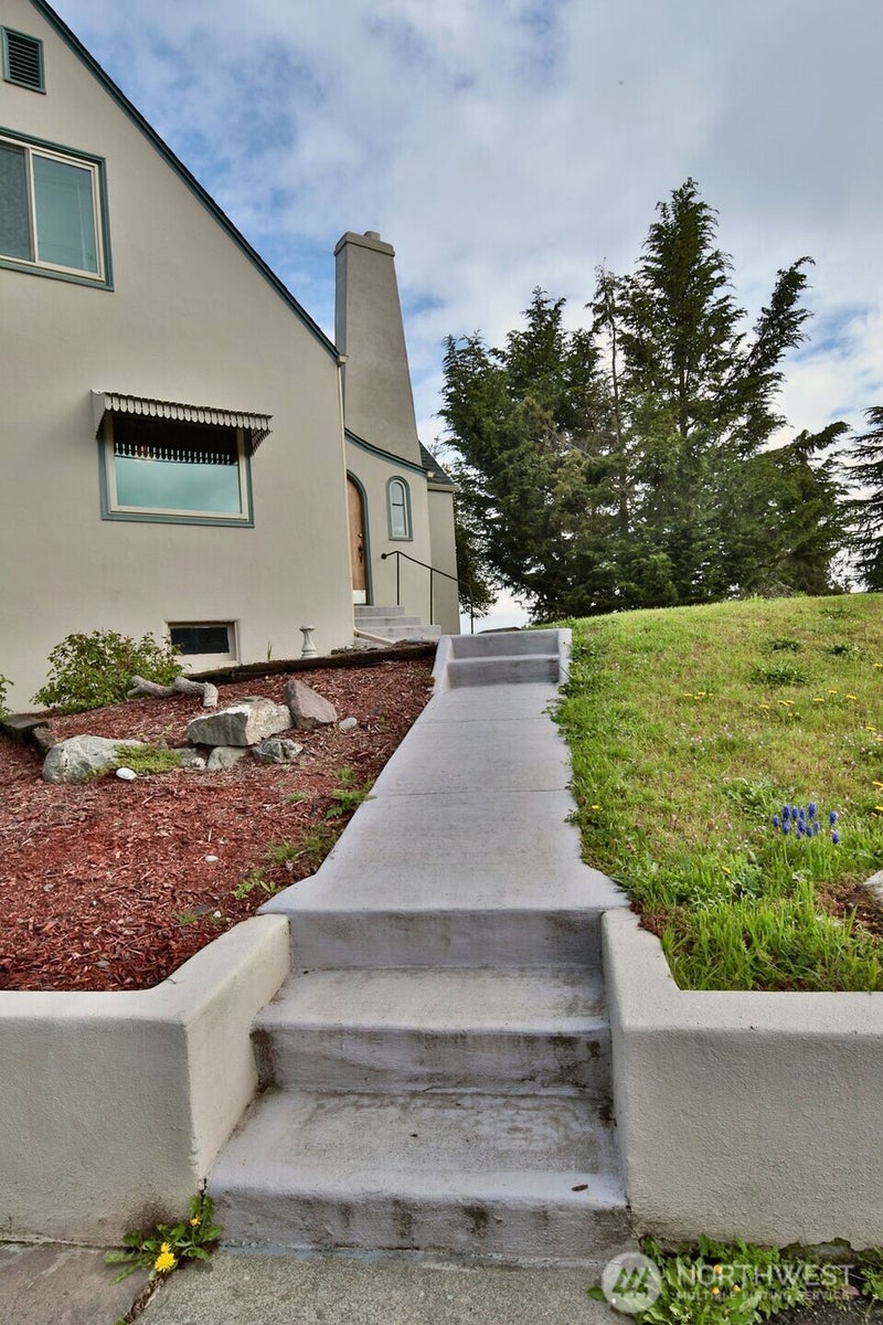 1430 W Hendrickson Road