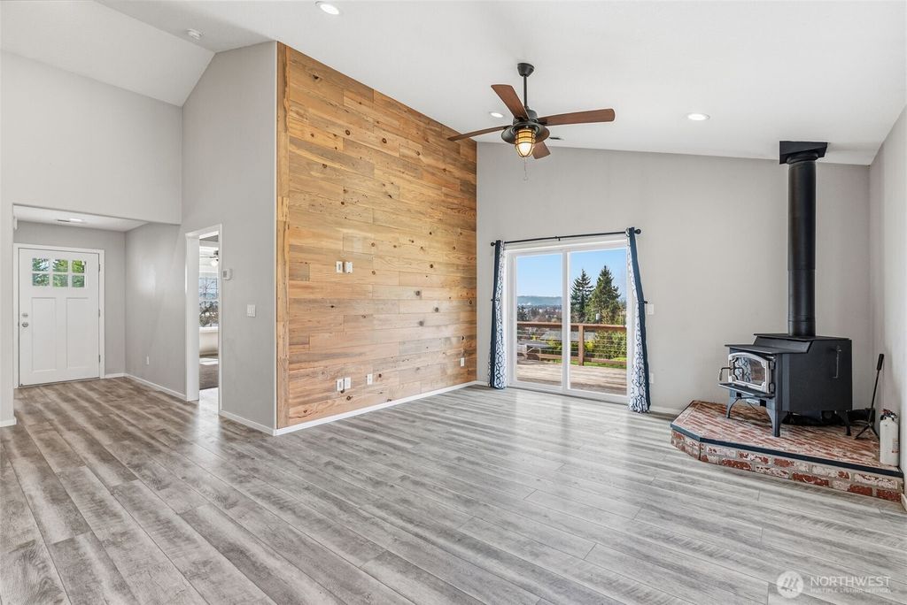 Photo of 1407 N 14th Ave, Kelso, WA 98626 (MLS # 2493089)