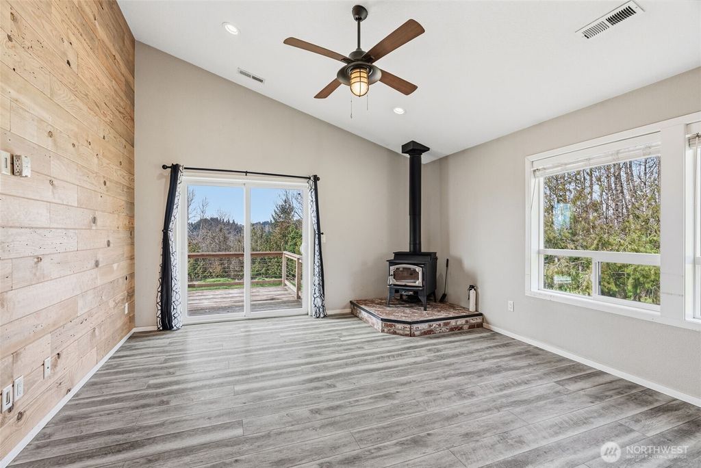 Photo of 1407 N 14th Ave, Kelso, WA 98626 (MLS # 2493089)