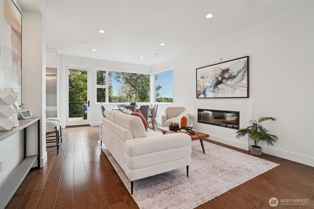 Photo of 13643 SE 10th Street SE, Bellevue, WA 98005 (MLS # 2505554)