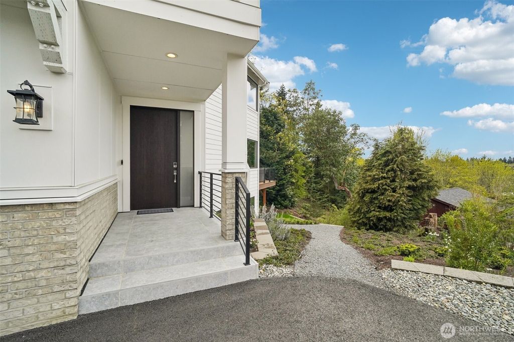 Photo of 13643 SE 10th Street SE, Bellevue, WA 98005 (MLS # 2505554)