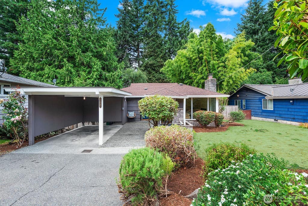 Photo of 11045 Alton Avenue NE, Seattle, WA 98125 (MLS # 2570579)