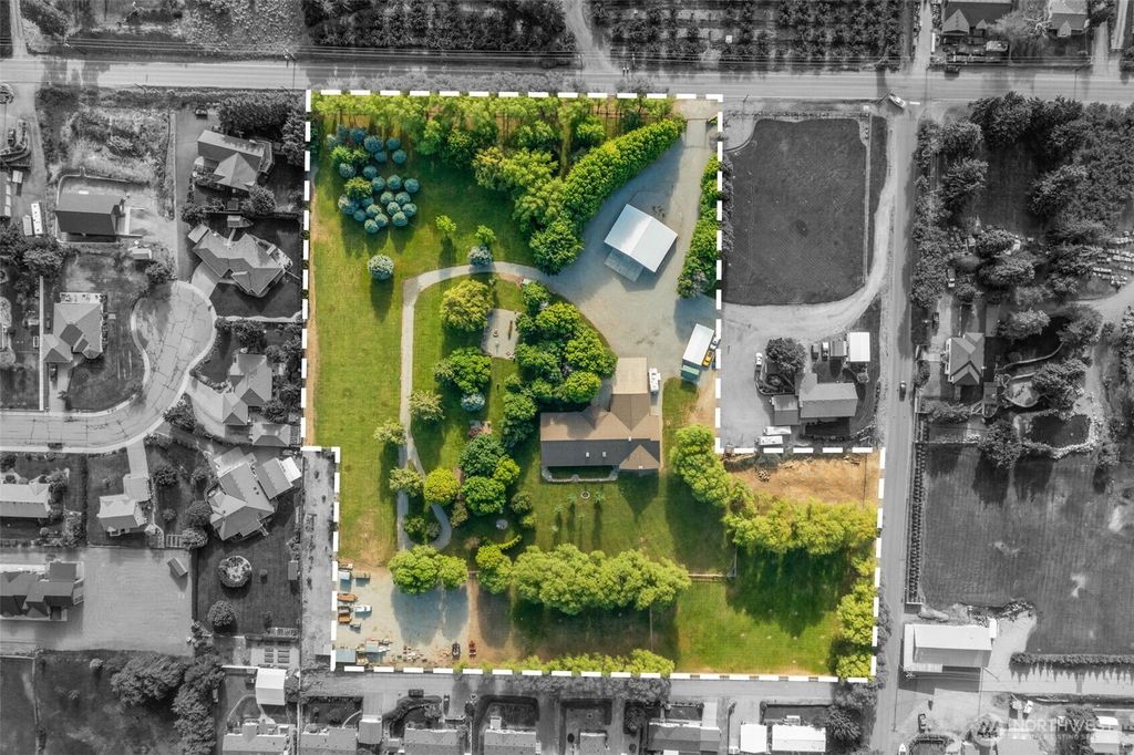 Photo of 2720 NW Cascade Avenue, East Wenatchee, WA 98802 (MLS # 2475164)