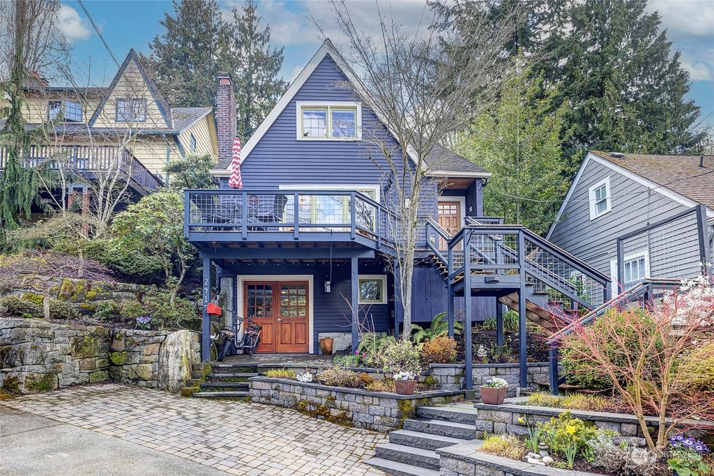 Photo of 2419 Everett Avenue E, Seattle, WA 98102 (MLS # 2053091)