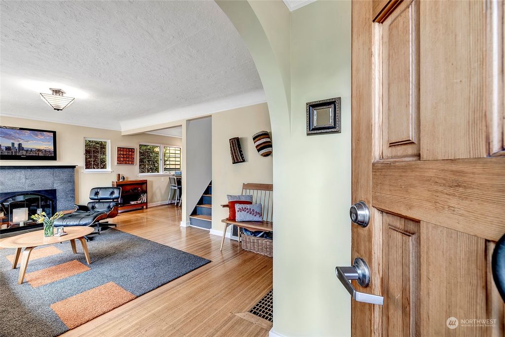 Photo of 2419 Everett Avenue E, Seattle, WA 98102 (MLS # 2053091)