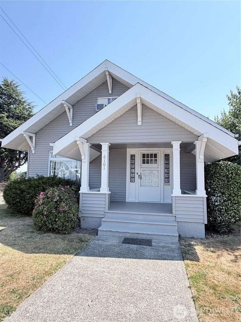 6101 Tacoma Avenue S
