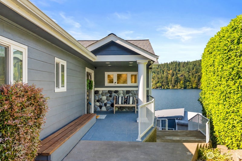 1033 Summit Lake Circle NW