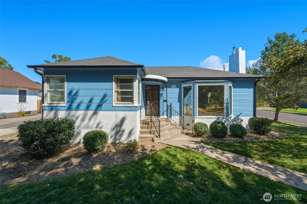 Photo of 404 N Division Street, Walla Walla, WA 99362 (MLS # 2575317)