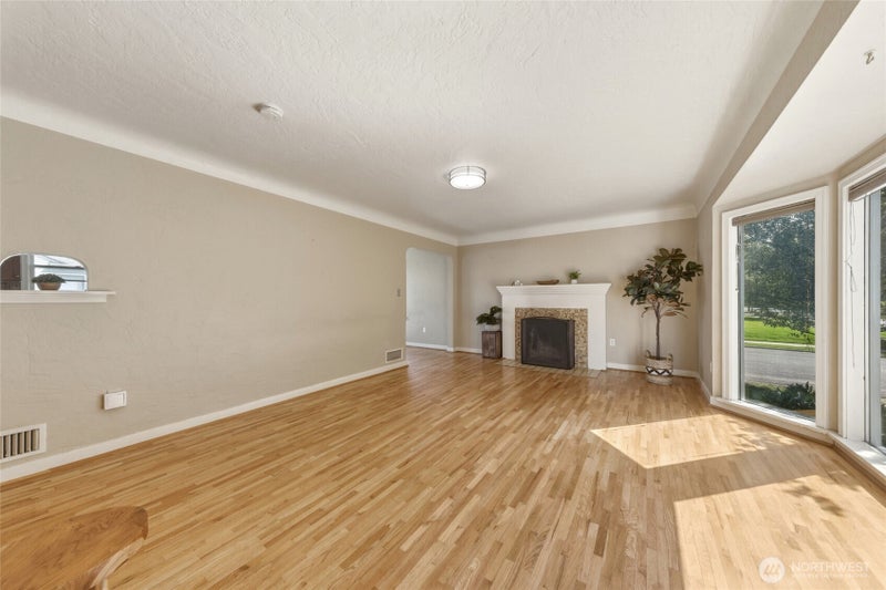 404 N Division Street