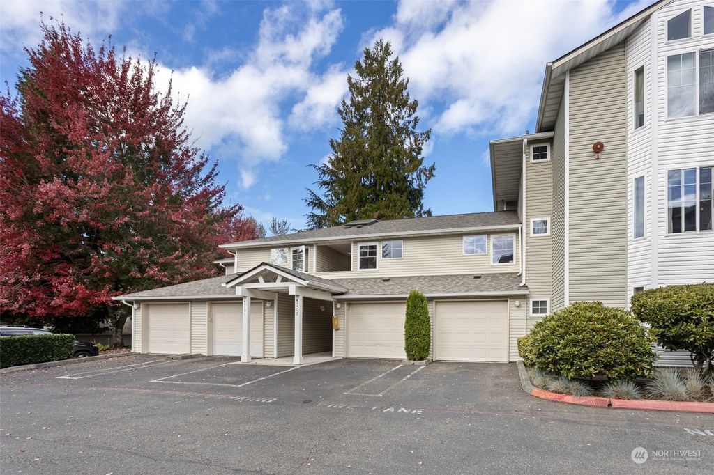 Photo of 2001 120th Place SE #4-102, Everett, WA 98208 (MLS # 2321916)