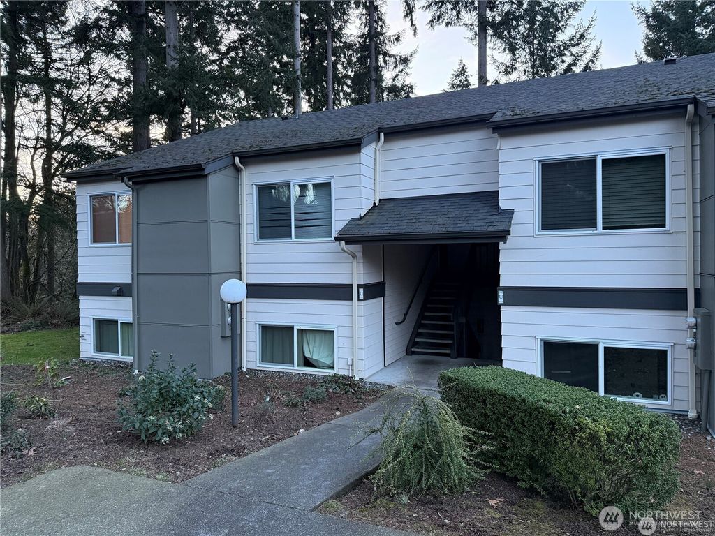 Photo of 31500 33rd Place SW #U101, Federal Way, WA 98023 (MLS # 2414151)