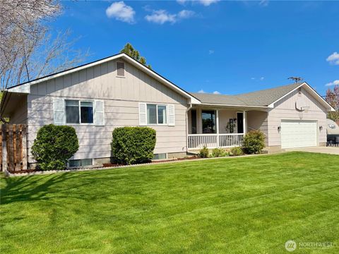 Photo of 621 W Division Avenue, Ephrata, WA 98823 (MLS # 2513014)